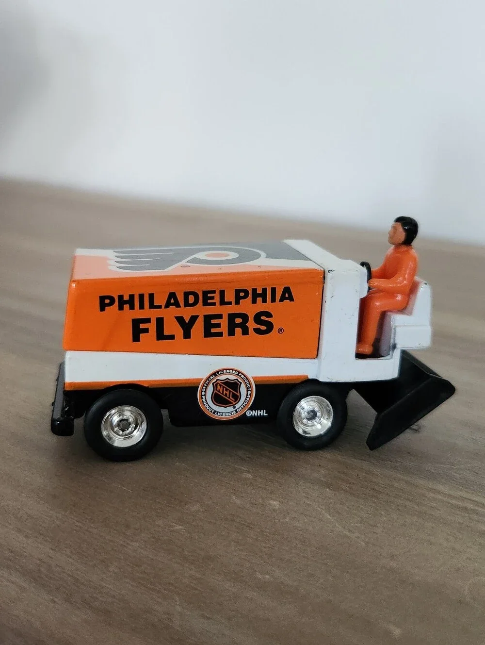 🏒 VINTAGE Philadelphia Flyers NHL Zamboni Die-Cast - Retro 90s! 🧡 Sports Fan